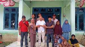 Warga Mon Dua Segel Kantor Keuchik, Polsek Darul Makmur Amankan Aksi