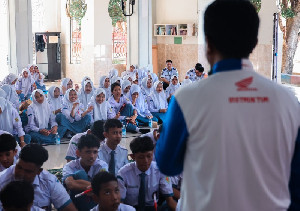 Jangan Tunggu Celaka! Pelajar Banda Aceh Diajari Safety Riding