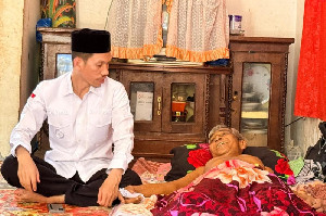 Tarmizi Jenguk Ngoh Baka Jelang Lebaran, Ingat Peran di Balik Perdamaian Aceh