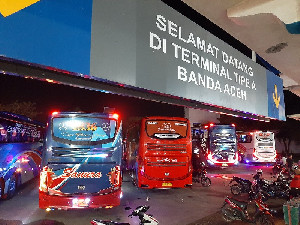 Jelang Lebaran, Terminal Batoh dan Lueng Bata Mulai Dipadati Pemburu Tiket Pulang Kampung