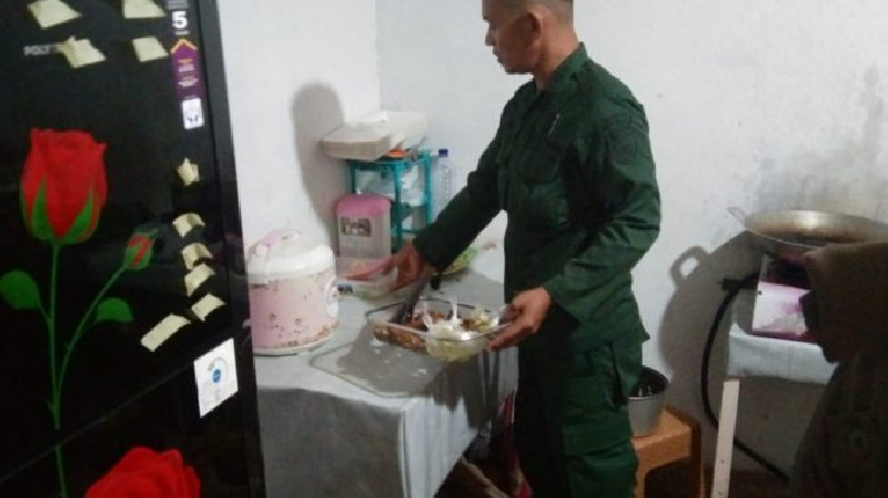 Satpol PP WH Bongkar Modus Jual Nasi Siang Hari Lewat Ojol di Banda Aceh