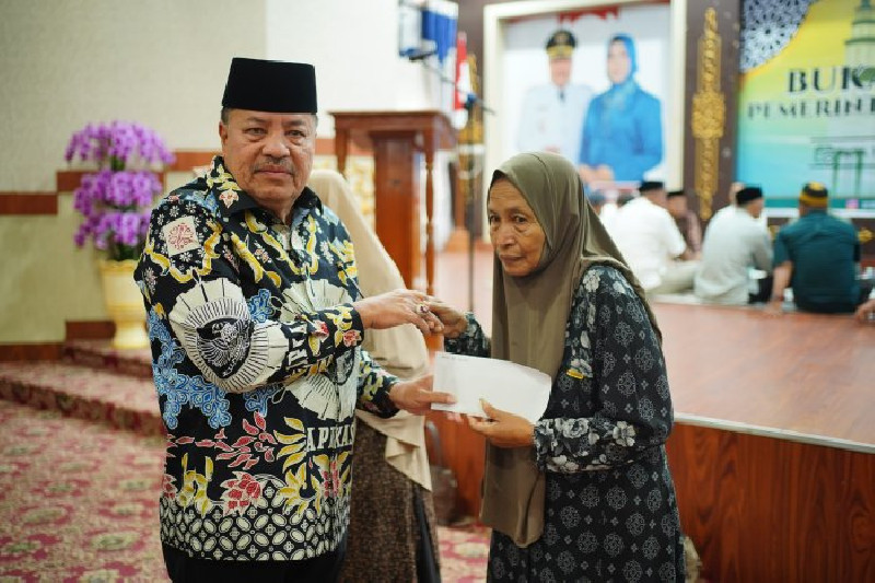 Sambut Lebaran, Bupati TRK Salurkan Rp5,5 Miliar Zakat untuk Ribuan Warga Nagan Raya
