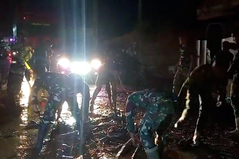 Banjir Pidie Jaya, Danrem Lilawangsa  Kerahkan TNI Bantu warga