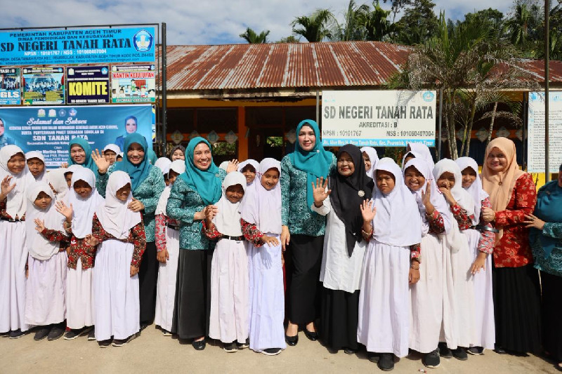 Bunda Guru Aceh Semangati Murid SD Negeri Tanah Rata