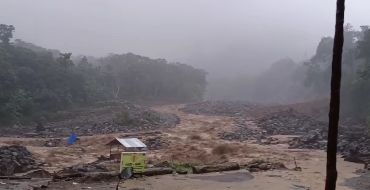Jalan Bireun- Takengon Kembali Terputus Diterjang  Banjir