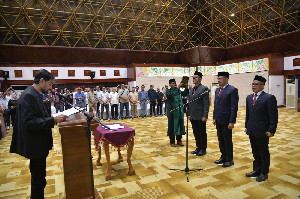 Mualem Lantik Tiga Kepala SKPA, Minta Tancap Gas dan Maksimalkan Serapan Anggaran