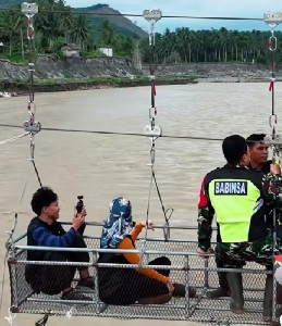 Bocah 3 Tahun Jatuh ke Sungai di Bireuen, Hilang Terseret Arus Saat Naik Gerobak Gantung