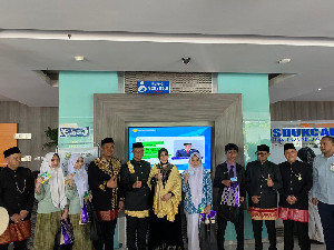 HUT Ke-821: Remaja Kelahiran Banda Aceh Terima KTP Elektronik Perdana