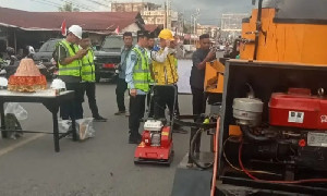 Efisiensi Anggaran, Aceh Barat Andalkan AMP Mini untuk Perbaikan Jalan