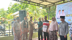 Bupati Safwandi Serahkan 212 Sertifikat Tanah di Aceh Jaya, Warga Diminta Jaga Aset
