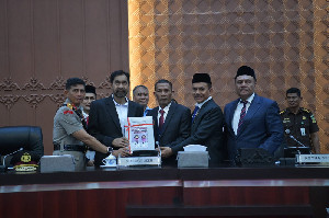 Kapolda Aceh Hadiri Paripurna DPRA Bahas LKPJ Gubernur 2025