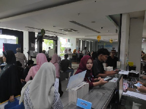 Disdukcapil Banda Aceh Ramai Usai Libur, Layanan Tetap Lancar