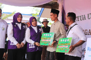 Ketua Umum Posyandu Indonesia Serahkan Bantuan Sumur Bor dari Baitul Mal Aceh