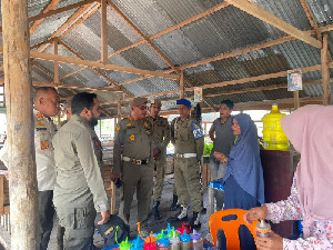 Satpol PP WH Aceh Besar Bongkar Bangunan Liar di Blang Bintang
