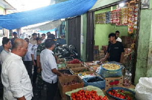 Pemko Sidak Pasar Sabang: Harga Pangan Stabil, Tomat Melonjak
