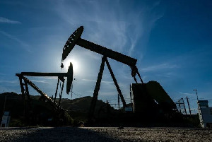 Harga Minyak Melonjak di Atas 6%, Konflik AS-Iran Tekan Pasokan Global