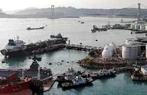 AS Jatuhkan Sanksi ke Kilang China karena Impor Minyak Iran