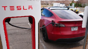 Tesla Naik Tipis, Sementara BYD Kian Dominan