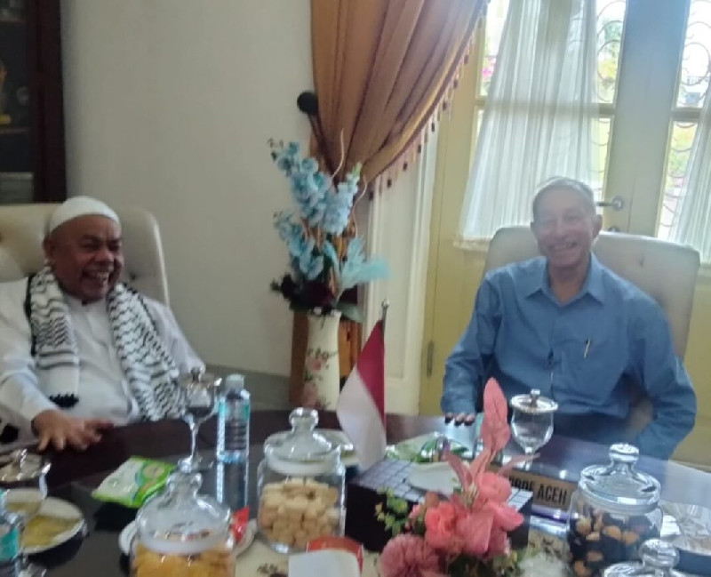 Silaturahmi di Meuligoe, Wali Nanggroe dan Abu Paya Pasie Bahas Sinergi Ulama-Umara