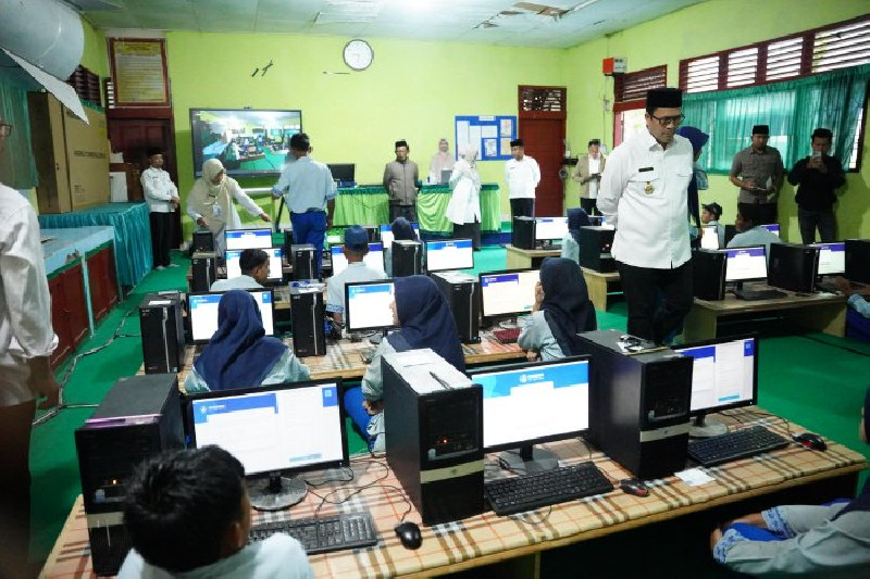 Monitoring TKA SMP di Takengon, Bupati Haili Yoga Soroti Kunci Sukses Siswa