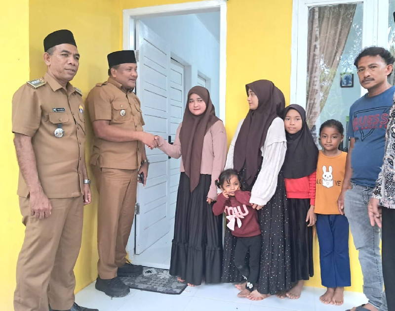 Bupati Bireuen Serahkan Rumah Bantuan untuk Yatim Piatu, Dibangun dengan Dana Pribadi