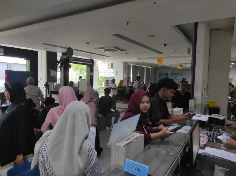 Disdukcapil Banda Aceh Ramai Usai Libur, Layanan Tetap Lancar