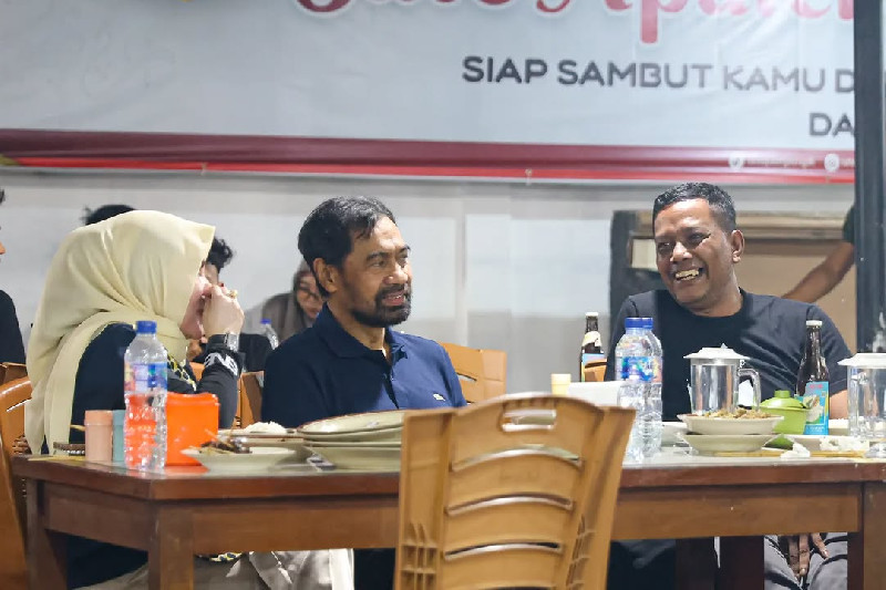 Di Tengah Isu Pergantian Ketua DPRA, Mualem Nyate Bareng Pon Yaya dan Bunda Salma