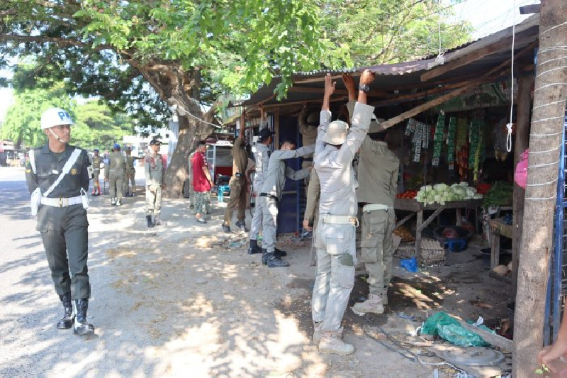 Satpol PP WH Aceh Besar Minta Pedagang Tak Lagi Memanjangkan Kanopi