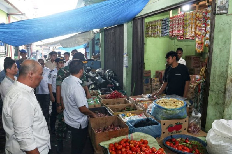 Pemko Sidak Pasar Sabang: Harga Pangan Stabil, Tomat Melonjak