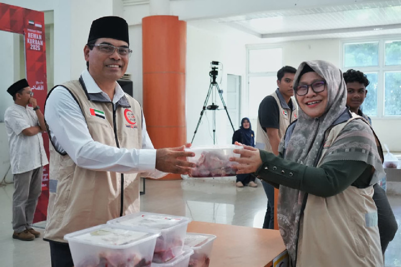 UIN Ar-Raniry Sembelih 64 Sapi, Bagikan 4.000 Paket Daging Kurban Hadiah UEA