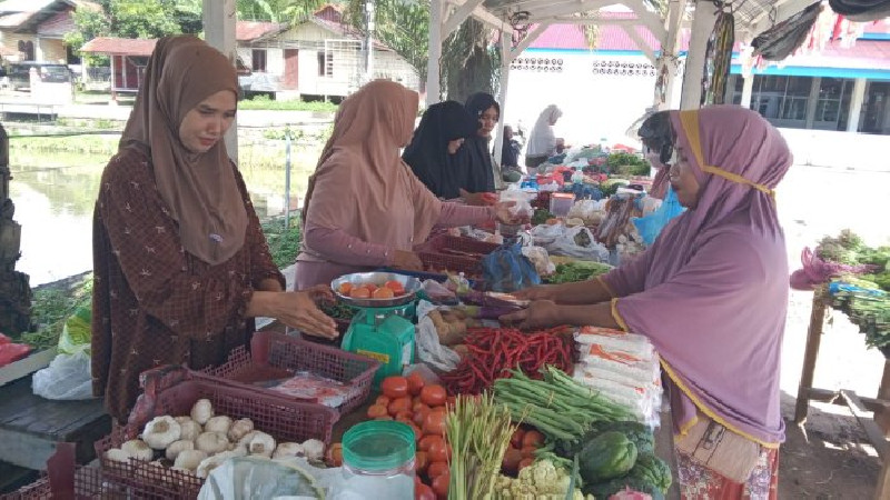 BUMDesma Sejahtera Salurkan Pembiayaan UMKM bagi Pedagang Sayur Leu Ue