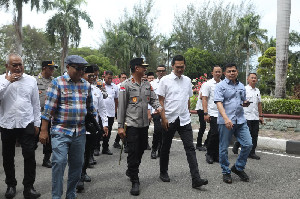 Tinjau Kerusakan Kantor Gubernur Aceh Pasca Demo, Kapolda:  Tracking Siapa Yang Biayai