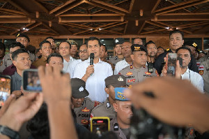 Di Tengah Gelombang Demo, Sekda Aceh Pilih Hadir Hadapi Massa:&lsquo;Sibak Agam&rsquo;
