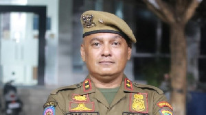 Tak Hanya Menertibkan, Satpol PP WH Banda Aceh Juga Berikan Edukasi Syariat