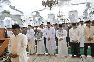 Wagub Aceh Salat Idul Adha di Masjid Raya Baiturrahman