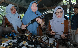 Kunjungi Sentra Rencong, Ketua Dekranasda Aceh Besar Tekankan Pelestarian Warisan Budaya