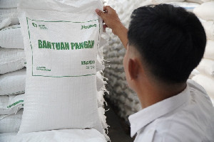 Gegara Krisis Plastik Global, Bulog Sederhanakan Kemasan Bantuan Pangan