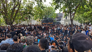 Pergub JKA Dicabut, Massa Aksi Kembali Kepung Kantor Gubernur Aceh