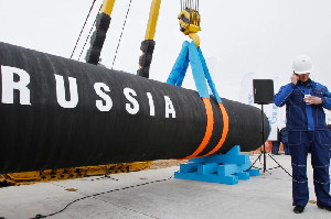 Inggris Longgarkan Sanksi Minyak Rusia di Tengah Krisis Selat Hormuz