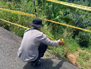 Ruas Jalan KKA-Bener Meriah Rawan Longsor, Polisi Pasang Rambu Peringatan