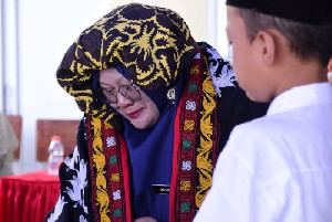 Prosesi Adat Bemunge di Takengon, Simbol Orang Tua Titipkan Anak ke Guru