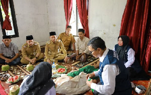 Bupati Tarmizi Ngantor di Gampong Peulanteu SP, Warga Nikmati Berbagai Layanan Publik