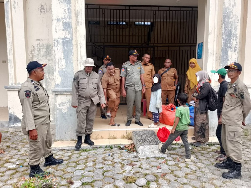 Viral di Medsos, Keluarga Terlantar di Jembatan Pango Kini Ditangani Dinsos Banda Aceh