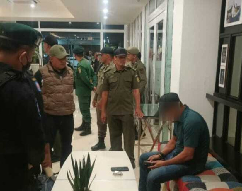 Diduga Orang Dekat Pimpinan DPRA Diciduk Satpol PP/WH di Hotel Banda Aceh