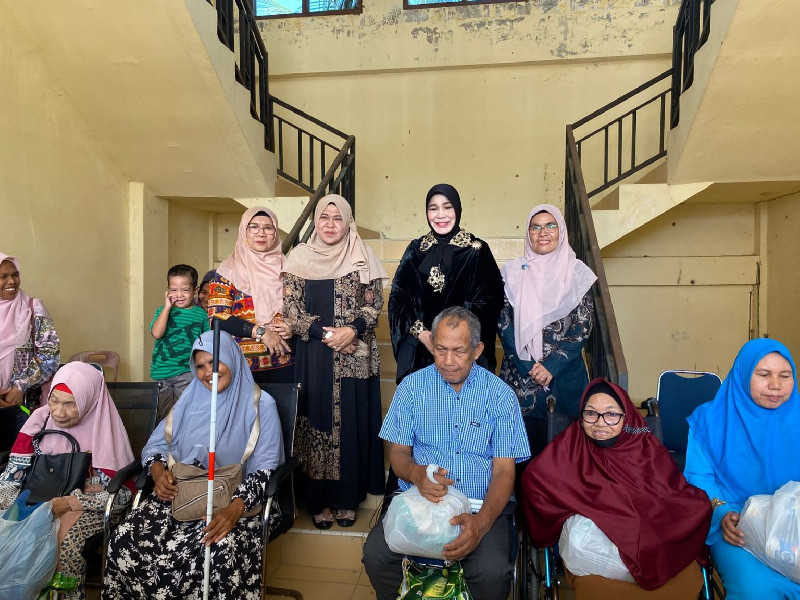 Jelang Iduladha, 218 Difabel Banda Aceh Terima Bantuan Sembako