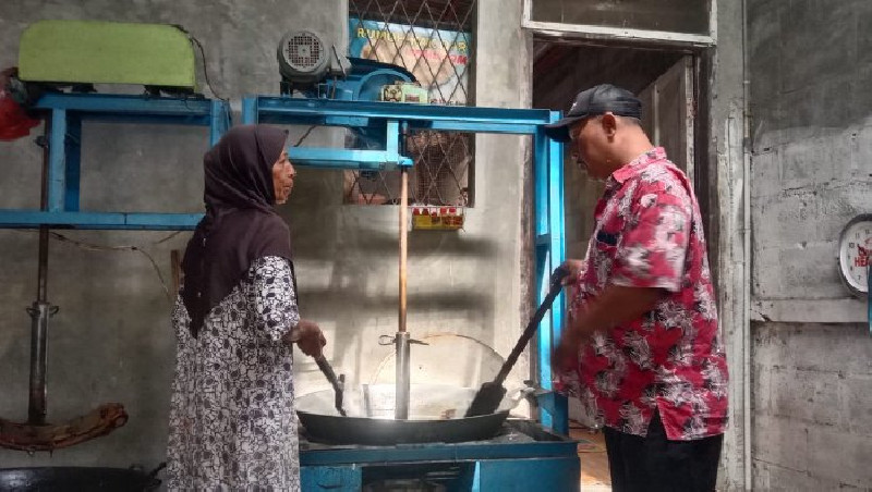Kisah Yunidar dan Rosni Menjaga Warisan Dodol Aceh dari Dapur Sederhana