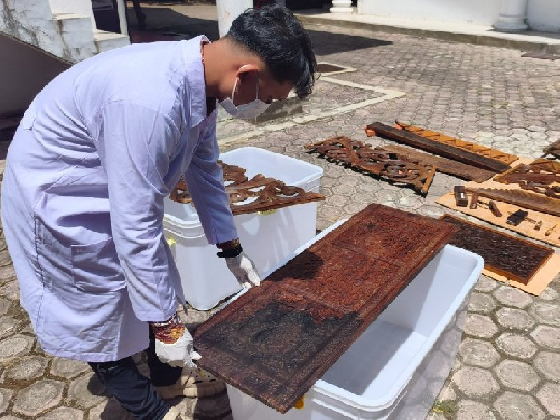 Mahasiswa Magang Ikut Konservasi Koleksi Bersejarah di Museum Aceh