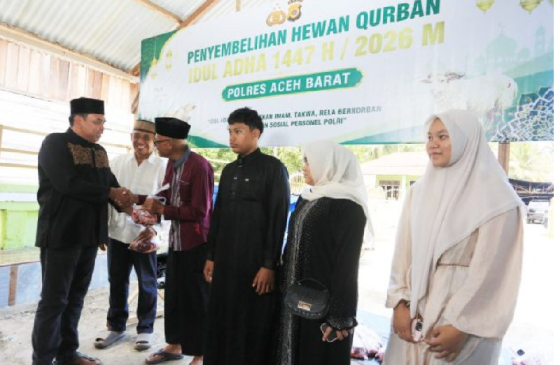 Iduladha 1447 H, Kapolres Aceh Barat Salurkan Daging Kurban untuk Warga