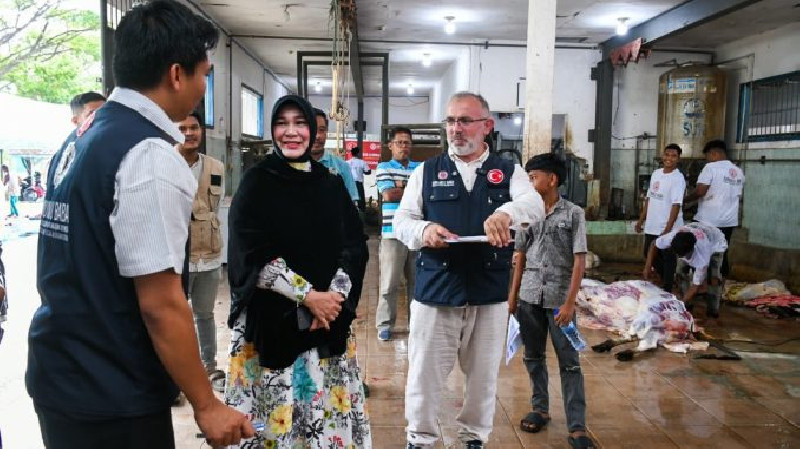 Salurkan 40 Sapi Kurban, Yayasan Turki Somuncu Baba Apresiasi RPH Banda Aceh