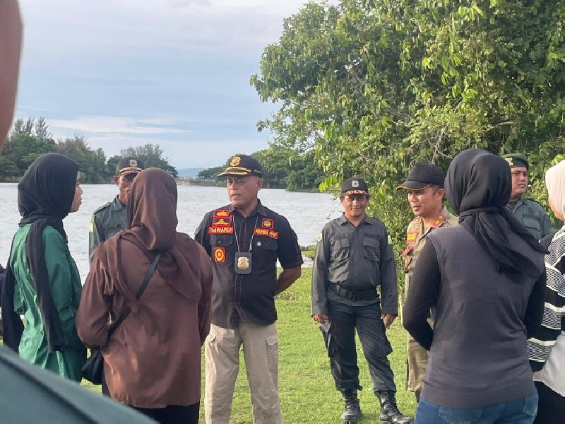 Satpol PP WH Aceh Besar Patroli Syariat di Waduk Keliling Jelang Magrib